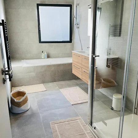 Jolie Maison Neuve Nantes-zola Holiday home
